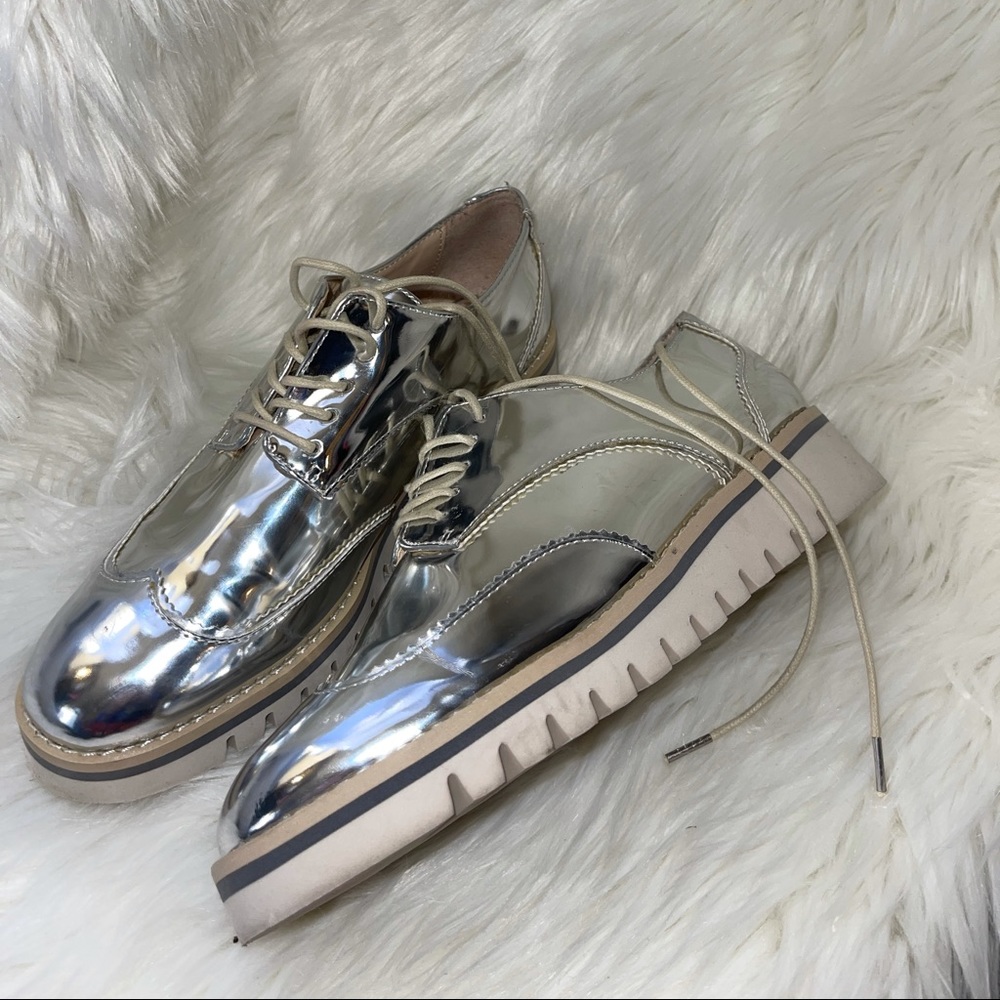 These super cute zara sneakers are a size 5.5.